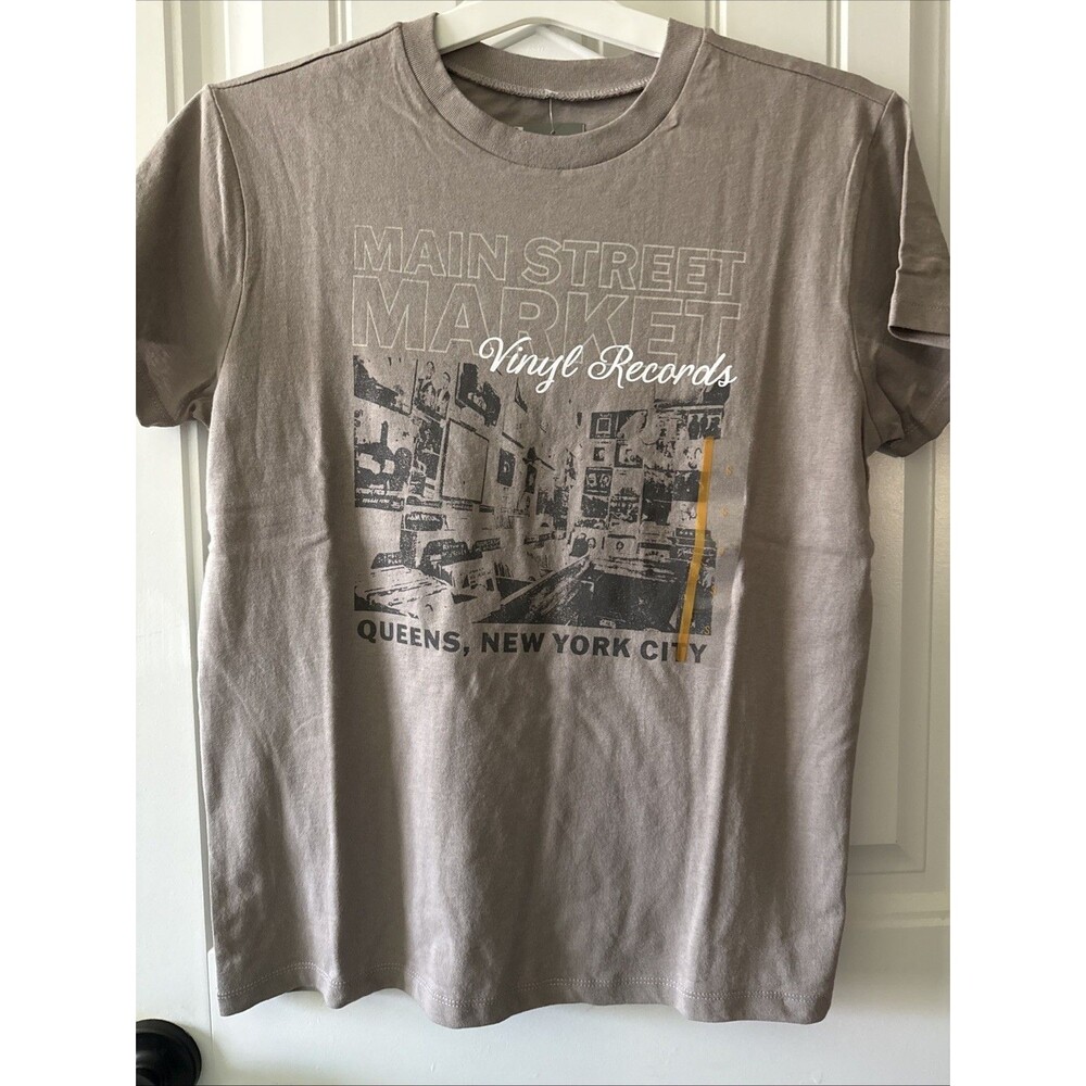 Doe Main Street Market Vinyl Records Women's NYC Graphic T-Shirt Taupe Brown S